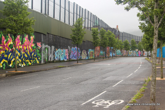 Peace Wall Belfast am Cupar Way